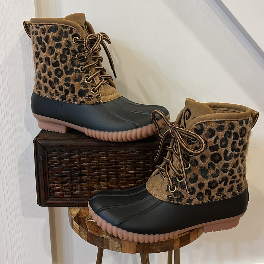 SOLD!!! Marleylilly Leopard Fur Duck Waterproof Rain & Snow Outdoor Boots - Picture 1 of 8